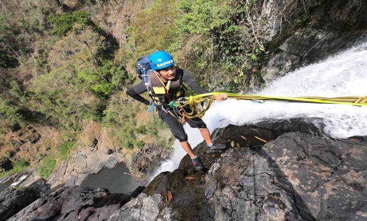 CHINH PHỤC THÁC PHILIENG ABSEILING
